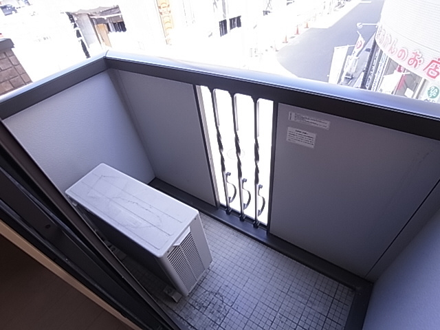 神戸市長田区松野通２丁目のアパートのバルコニー