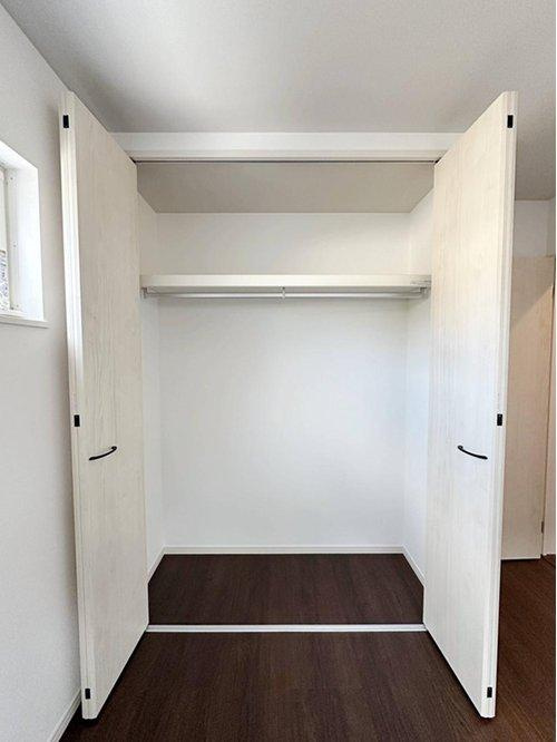 廿日市市宮島口上1丁目 No.Aの収納|全居室収納☆
5.3帖洋室のクローゼットです♪