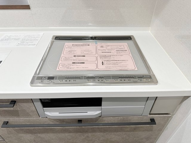 廿日市市宮島口上1丁目 No.Aのキッチン|IHクッキングヒーター☆
火が出ないために安全性も高いと考えられます。 さらに、安定した加熱管理制御が容易に行えるため、素材を均一に加熱する料理やスープなどの液体の加熱に適しています♪