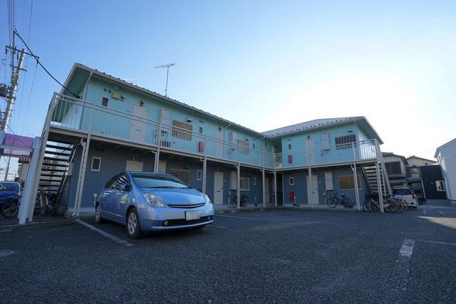 日高市高萩東１丁目のアパートの駐車場|駐車場があるので、車を買う予定の方も安心です