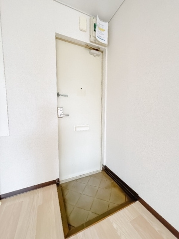 日高市高萩東１丁目のアパートの玄関|毎日通る玄関はこちらです