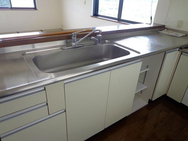 鶴舞4丁目戸建貸家のキッチン|使いやすいキッチンです