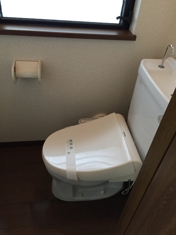 鶴舞4丁目戸建貸家のトイレ|2F