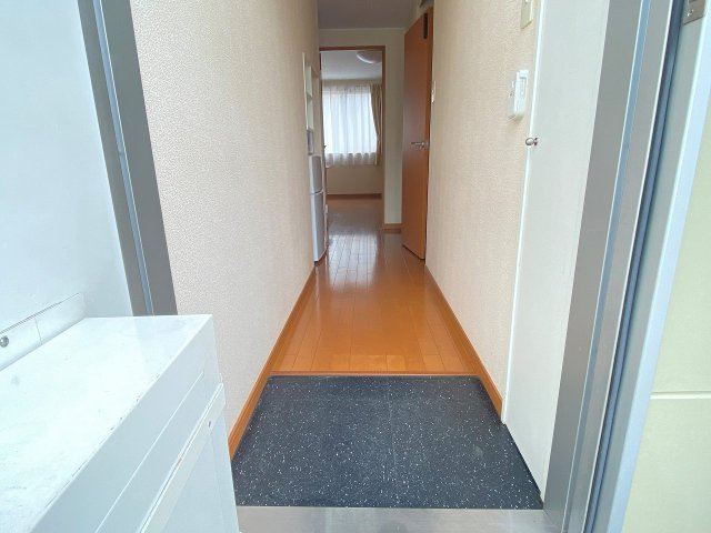 レオパレスＶＩＣＴＯＲＹＯＮＥの玄関|落ち着いた玄関です