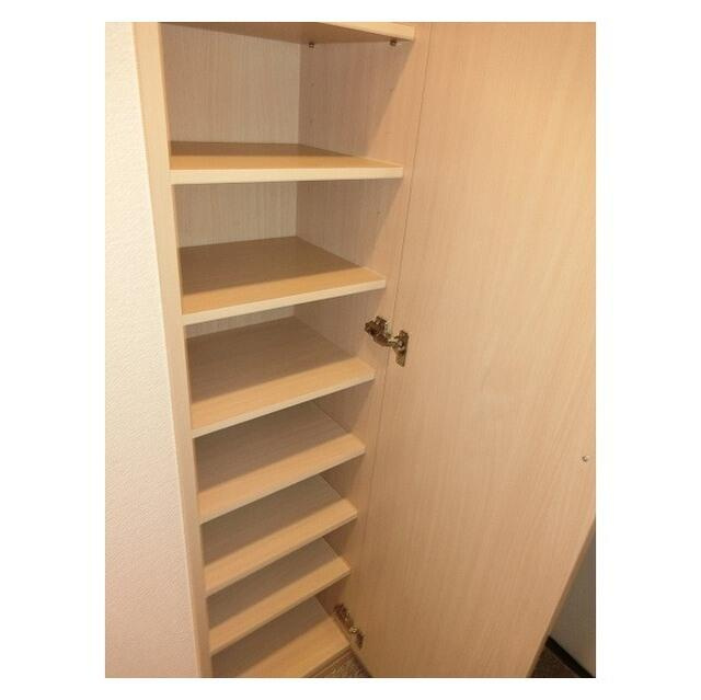 写真は同物件の別部屋です。