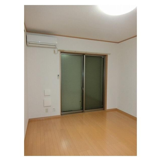 写真は同物件の別部屋です。