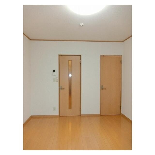 写真は同物件の別部屋です。