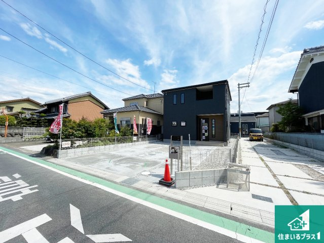 29(土)30(日)現地案内可能！　大和高田市曽大根　第5期　新築一戸建ての前面道路含む現地写真|周辺は閑静な住宅街！前面道路広々で車の出し入れも便利です。駐車が苦手な方でも安心して車庫入れできます！