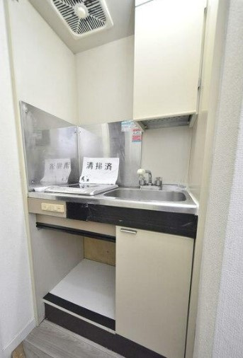横浜市金沢区大道１丁目のアパートのキッチン
