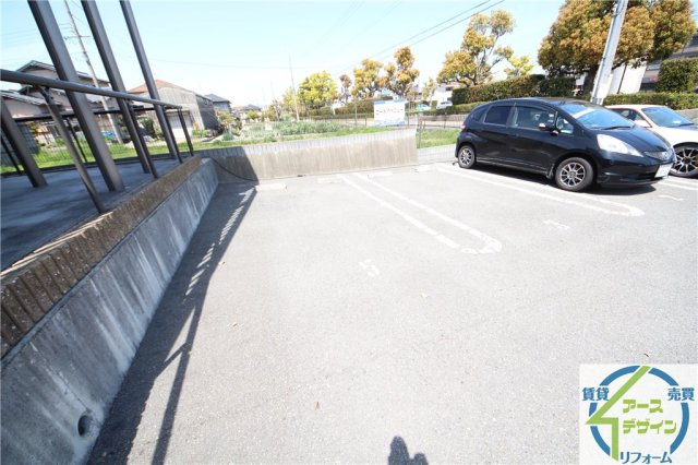 コートアベニューの駐車場