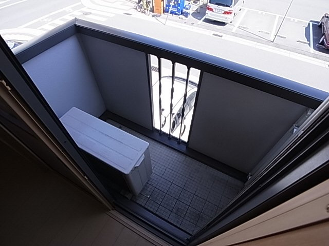 神戸市長田区松野通２丁目のアパートのバルコニー