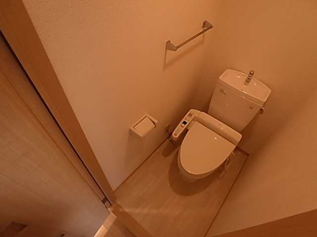 神戸市長田区松野通２丁目のアパートのトイレ|トイレ（ウォシュレット付）