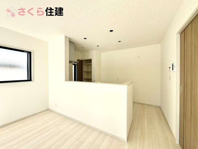 いろどりアイタウン栃木市平柳町３丁目22-P2　２号棟のキッチン|対面式システムキッチン。リビングを見渡せるキッチンで家族の様子をうかがいながら料理がはかどりそう！