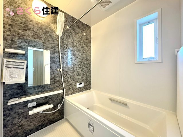 いろどりアイタウン栃木市平柳町３丁目22-P2　２号棟の浴室|梅雨の時期は大活躍の浴室乾燥機！家族の数だけ増える洗濯物もしっかり乾かせます。