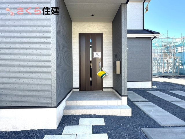 いろどりアイタウン栃木市平柳町３丁目22-P2　２号棟の玄関|玄関扉はスマートキー対応で、両手に荷物があっても楽に簡単開け閉め！もちろんモニター付きインターホン！