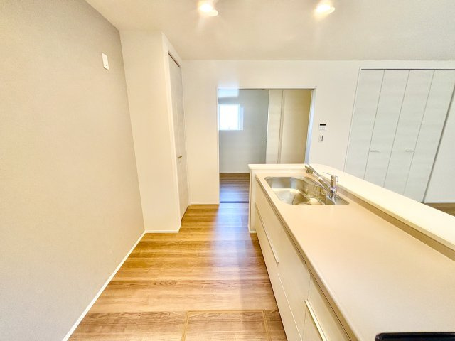 【仲介手数料無料／愛西市】愛西市大井町宮新田　リーブルガーデン　新築戸建　のキッチン