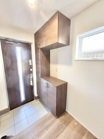 【仲介手数料無料／愛西市】愛西市大井町宮新田　リーブルガーデン　新築戸建　の玄関