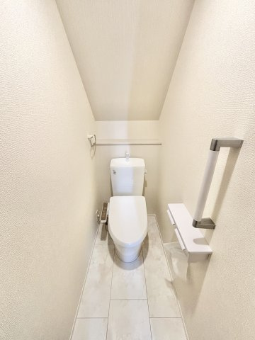 【仲介手数料無料／愛西市】愛西市大井町宮新田　リーブルガーデン　新築戸建　のトイレ