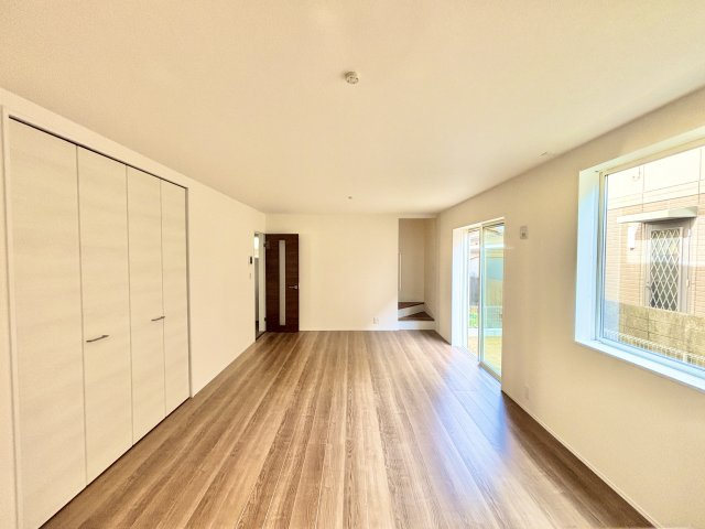 【仲介手数料無料／愛西市】愛西市大井町宮新田　リーブルガーデン　新築戸建　の居間・リビング