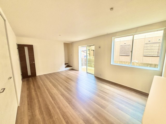 【仲介手数料無料／愛西市】愛西市大井町宮新田　リーブルガーデン　新築戸建　の居間・リビング