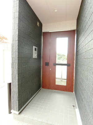 リブリ・朝霞Dのエントランス|建物の内部です