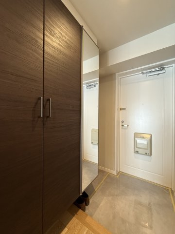 【玄関】 | たっぷりと収納できるシューズBOXで、綺麗な玄関をキープできます♪