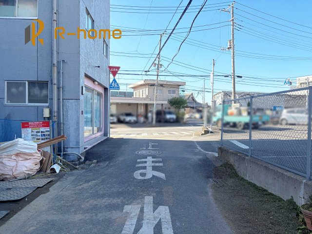 土浦市中央3期　新築戸建て　2号棟の前面道路含む現地写真|『今から見たい！』大歓迎です♪
お気軽にＲ－ｈomeまでお問い合わせください。