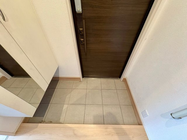 セジュール茨木駅前の玄関