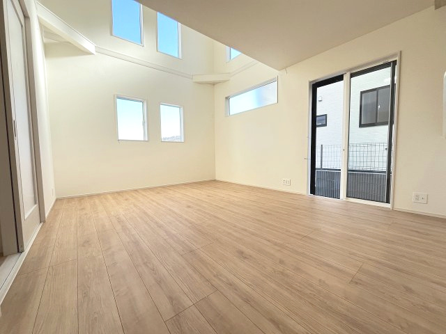 【居間・リビング】 | 福岡市城南区梅林5丁目　1号棟（全3棟）【仲介手数料無料・0円】 | 現地写真。