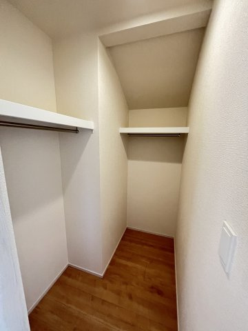 【収納】 | 福岡市城南区梅林5丁目　1号棟（全3棟）【仲介手数料無料・0円】 | 現地写真。ウォークインクローゼットです。