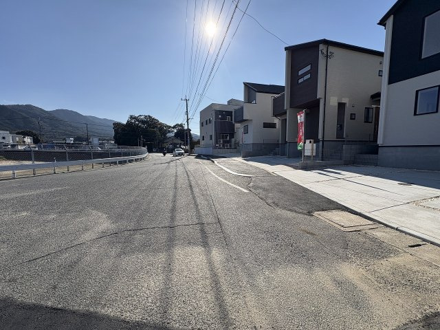 【その他】 | 福岡市城南区梅林5丁目　1号棟（全3棟）【仲介手数料無料・0円】 | 現地写真。前面道路です。