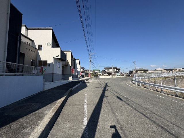 【その他】 | 福岡市城南区梅林5丁目　1号棟（全3棟）【仲介手数料無料・0円】 | 現地写真。前面道路です。