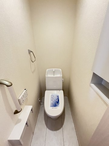 【トイレ】 | 福岡市城南区梅林5丁目　1号棟（全3棟）【仲介手数料無料・0円】 | 現地写真。2階にもトイレです。