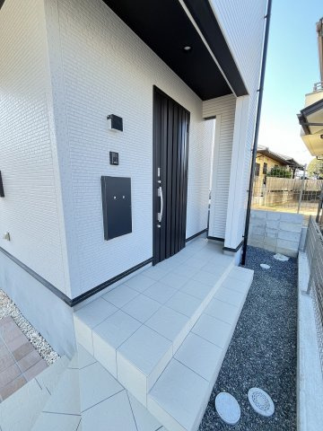 【玄関】 | 福岡市城南区梅林5丁目　1号棟（全3棟）【仲介手数料無料・0円】 | 現地写真。