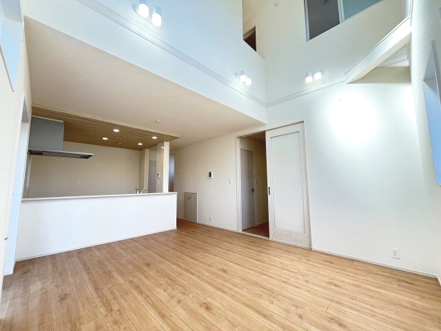 【居間・リビング】 | 福岡市城南区梅林5丁目　1号棟（全3棟）【仲介手数料無料・0円】 | 現地写真。