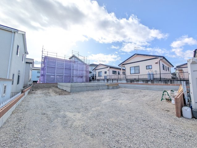 【間取り】 | リーブルガーデン.S吉岡町第13下野田ー② | 全居室あたたかな南向き＋二面採光！
水回りを最短距離で結んだラクラク家事同線！
急な雨でも安心のインナーバルコニー！