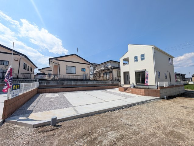 【前面道路含む現地写真】 | リーブルガーデン.S吉岡町第13下野田ー① | 進入路はこれから舗装が入ります♪