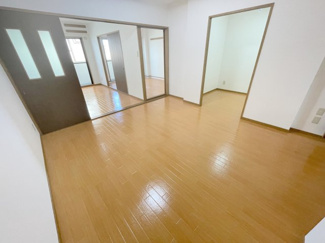 【居間・リビング】 | イプシロンC棟　418 | ※内観写真は間取改造後の同型タイプC棟414号
（2022．7．31）撮影分を代用・準備中