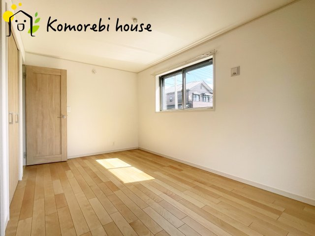 さいたま市北区奈良町　2期　新築一戸建て　グランドパティオ　の寝室|広くて明るい寝室