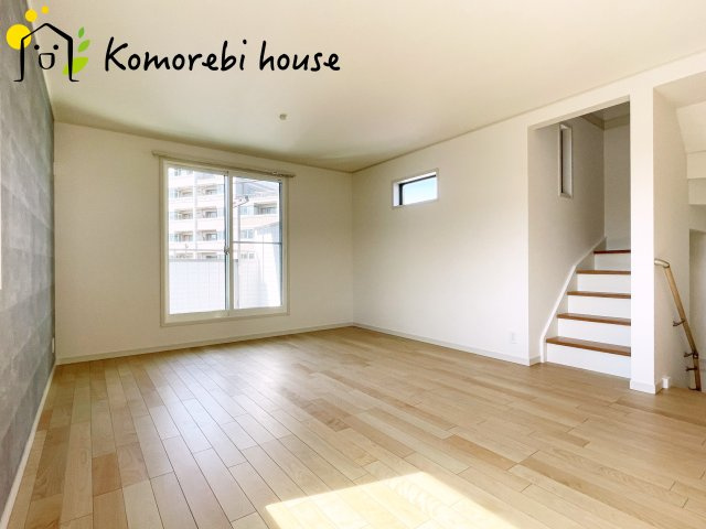 さいたま市北区奈良町　2期　新築一戸建て　グランドパティオ　の居間・リビング|おしゃれなリビングです