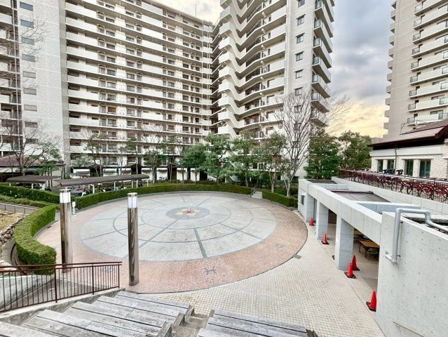 サンシティ貝塚五番館のその他|マンション敷地内広場