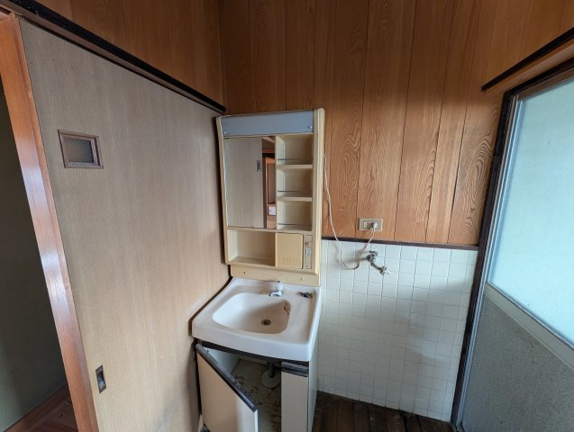 小郡市小郡売中古平屋建住宅の洗面所