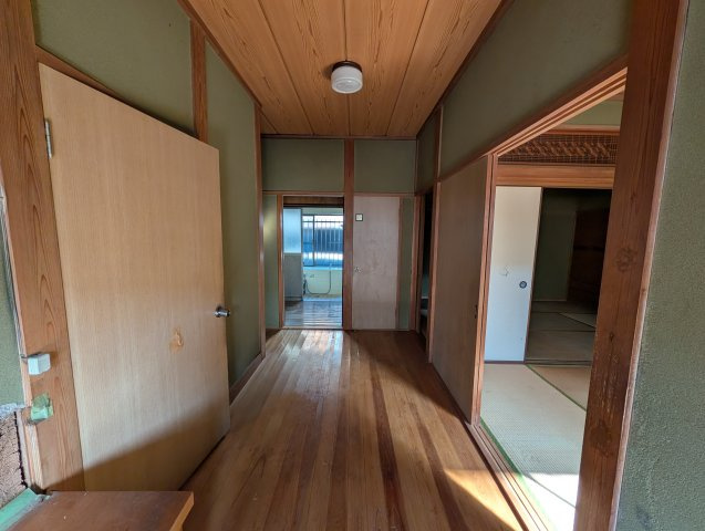 小郡市小郡売中古平屋建住宅のその他|ホールです。