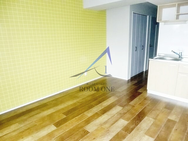 ラッピー興産ビルの居間・リビング|洋室のお部屋です。