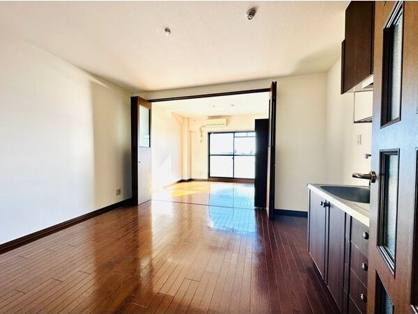 FILL SHINEの居間・リビング