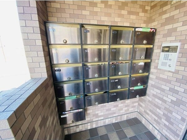 FILL SHINEのエントランス