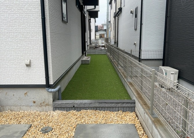 【庭】 | 庭があることでガーデニングや家庭菜園はもちろん、こどもの遊び場やペットを放して遊ぶことができます。また、家の周囲に余裕があるということです。隣地との間があれば、十分な日当たりと、風通しが確保できます。