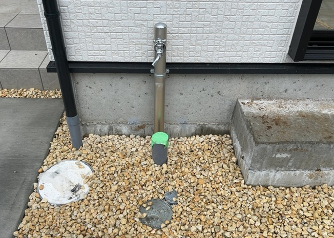 【設備】 | 敷地内には、散水栓や立水栓があります。水道水を直接利用できるため、水を運ぶ手間を省くことが出来ます。大量の水を必要とする洗車作業や清掃などに役立ちます。その他設備とあわせて、現地でご確認ください。