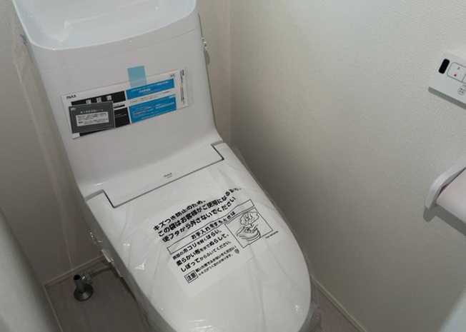 【トイレ】 | トイレは大きさや形、機能、抗菌性などが異なる多種多彩なタイプが各メーカーから出ています。それぞれに良さがあるため、事前にどういったタイプのトイレがいいのかをご家庭内で決めて、内見に行くといいでしょう。