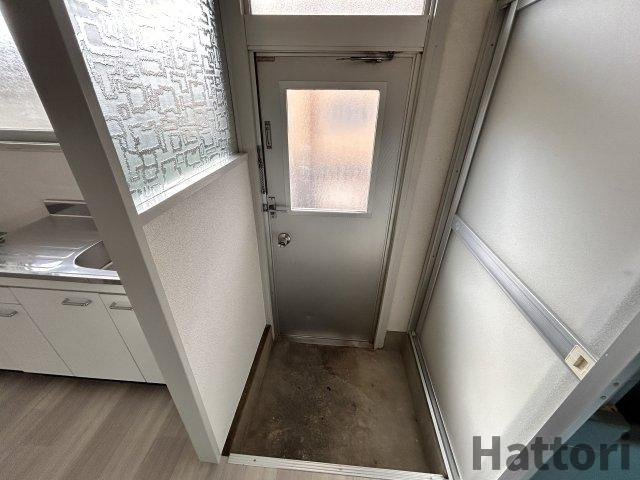 交邦住宅の玄関